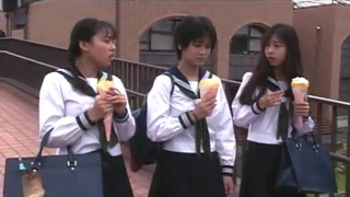 Монстр с тентаклями жестко поимел японских девушек