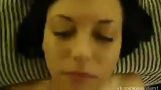 Кончил на лицо жене огромной порцией спермы и снял частное видео