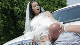 Случай на свадьбе с невестой и водителем лимузина