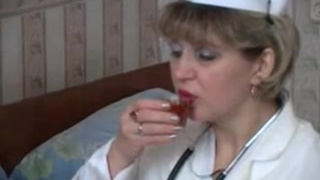 Русская докторша прописала больному домашний секс с оргазмом